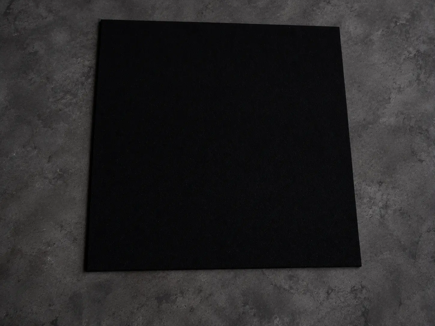 Placa de piso emborrachado preto, vista de cima.